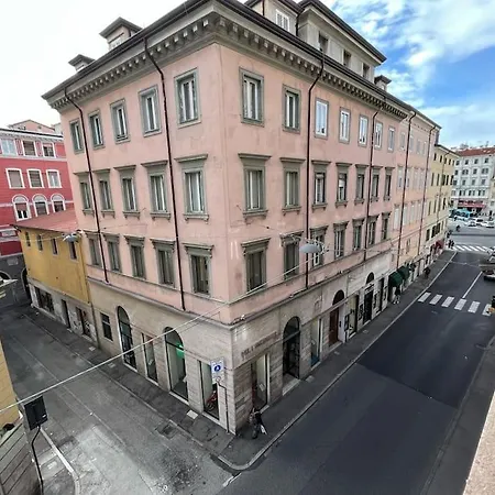 Vacanza Piazza Goldoni Apartament *